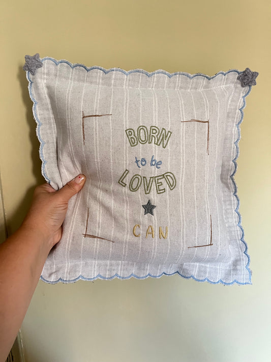 Çizgili bebek odası yastığı