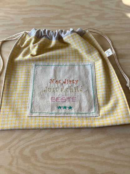 Kız çocuk kreş kirli çantası