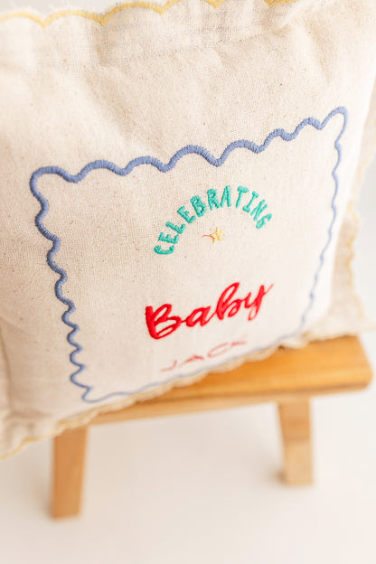 'celebrating baby' yastık